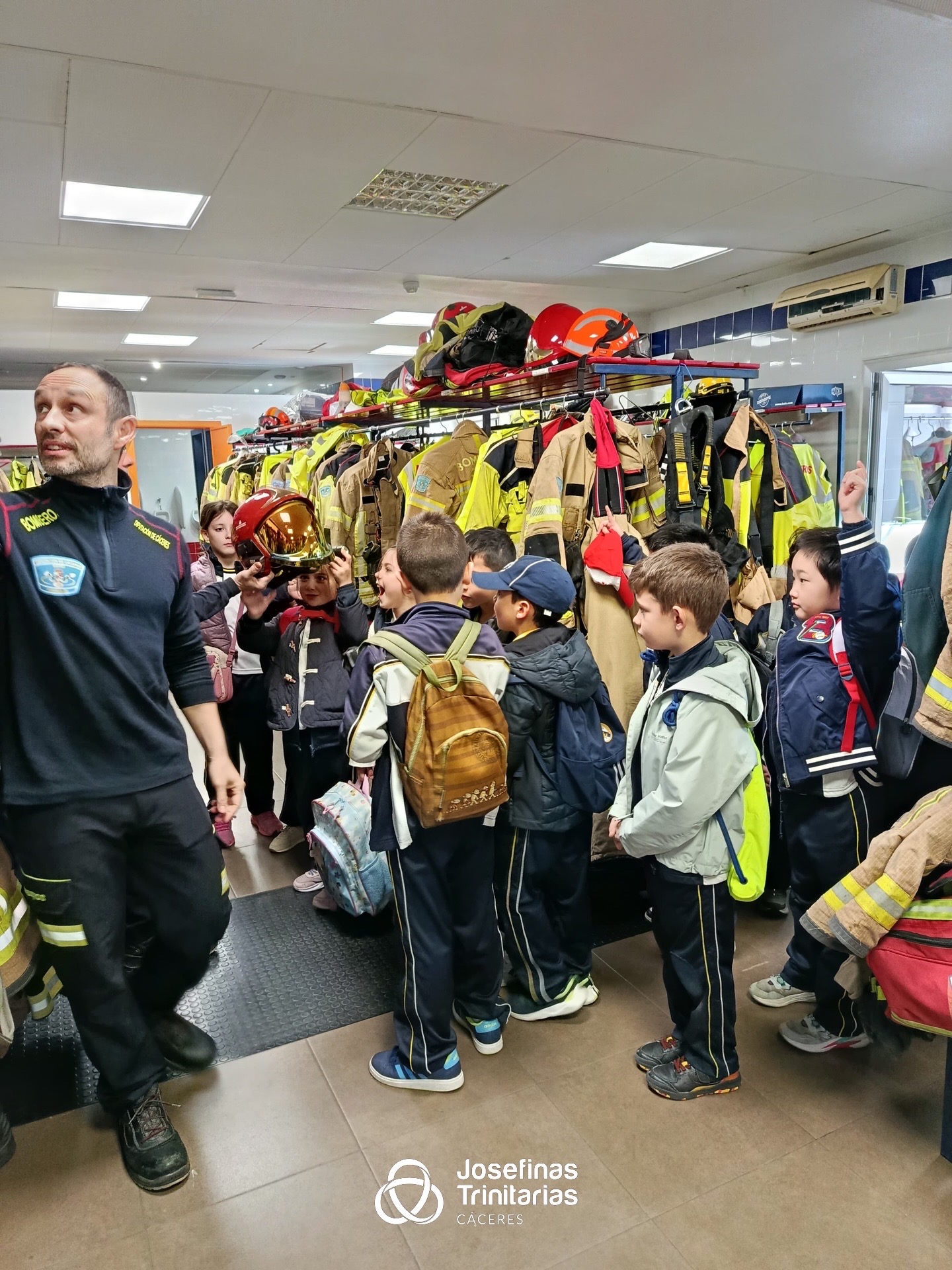 VISITA AL PARQUE DE BOMBEROS 5 1915ACDD 1088 4F44 8266 552EC444B701