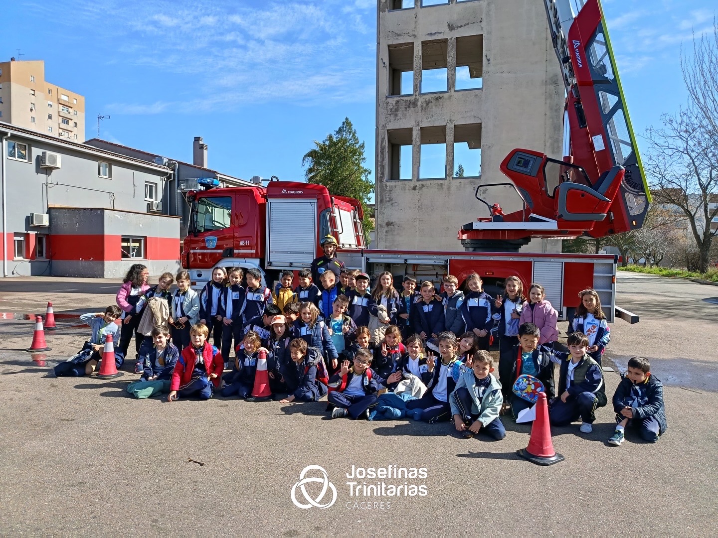 VISITA AL PARQUE DE BOMBEROS 8 EDA6745F 01F4 4CC6 8506 F3DC524779F7 1